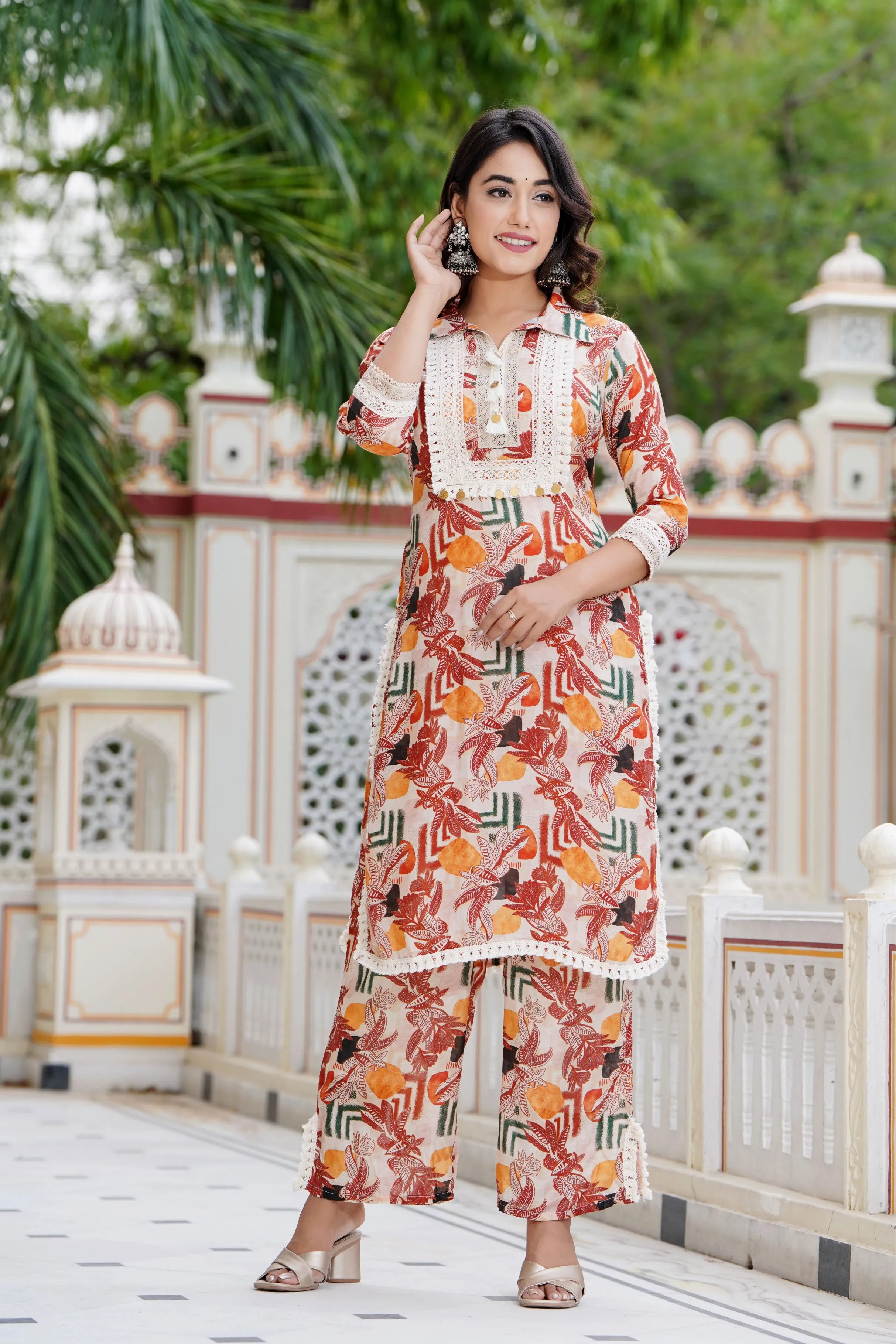 Women Floral Printed Shirt Collar Thread Work Kurta with Trousers